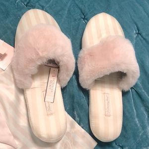 VICTORIAS SECRET SIGNATURE SATIN PINK STRIPED SLIPPERS HOUSE SHOES M 7-8 NEW